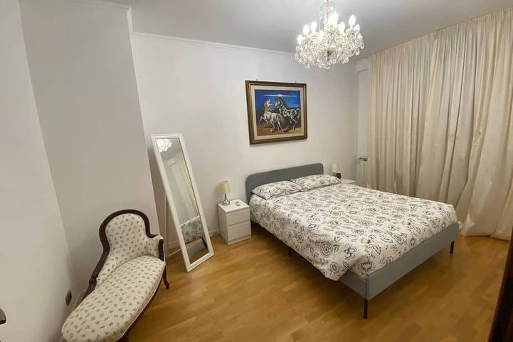Villa con aria condizionata su tre piani con giardino privato e parcheggio in Settecamini, Roma