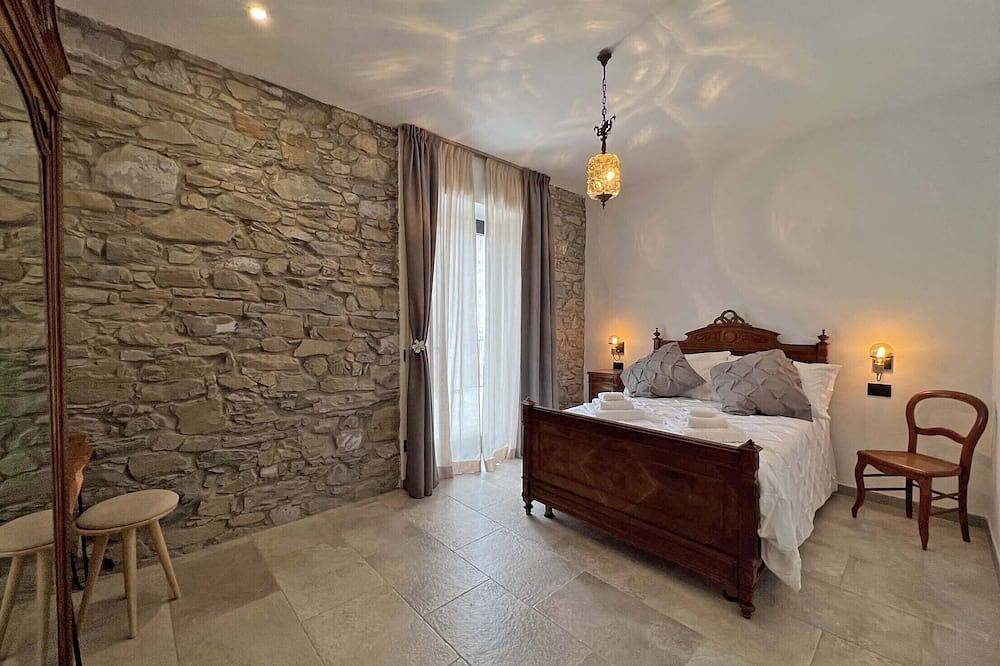 Villa Viola 10Pax Large Pool A/C, Bbq, Private Chef, Wine tasting, near 5 Terre in Tresana, Val di Magra