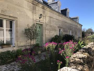 Cottage pour 4 personnes, avec jardin et jacuzzi dans Cléré-les-Pins