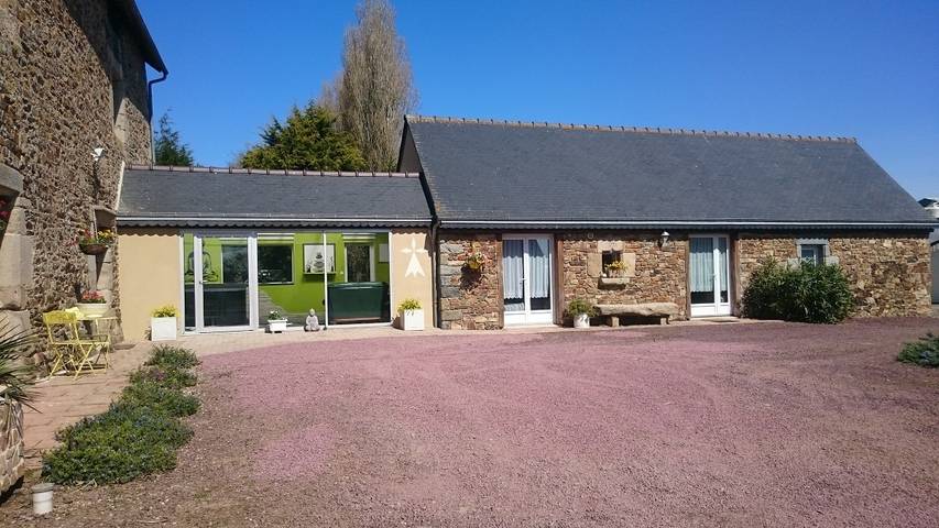 Gîte pour 4 personnes, avec jardin et jacuzzi ainsi que terrasse et sauna, animaux acceptés à Plourhan