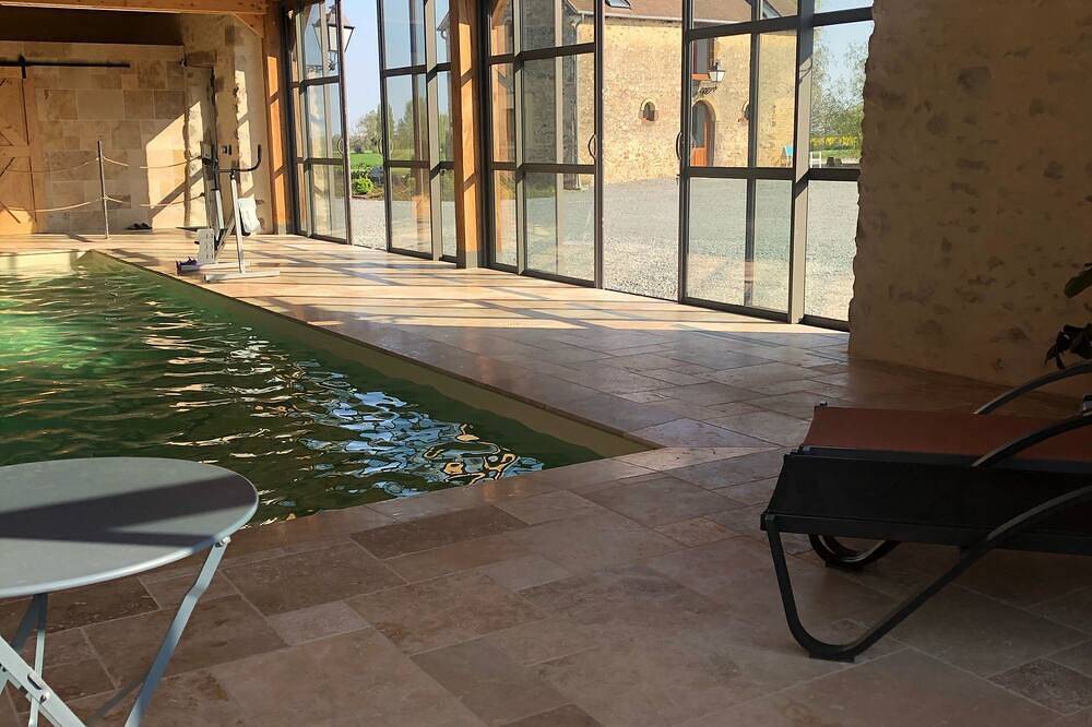 Gite Avec Piscine Privée Chauffee Toute L'Annee Fresnay Sur Sarthe in Saint-Victeur, Sarthe