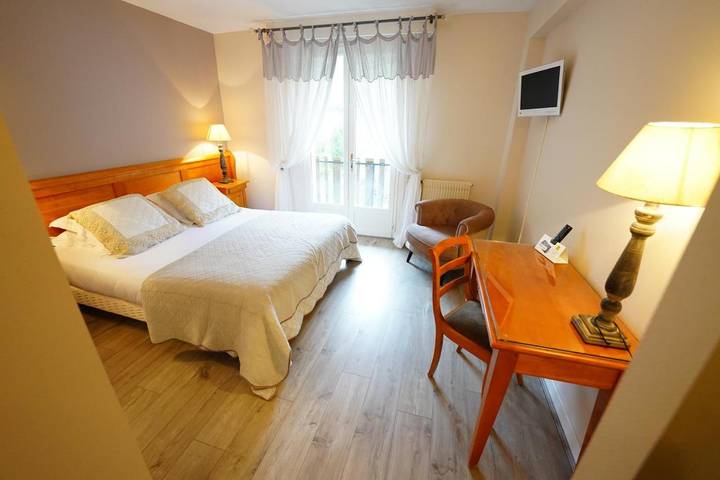 Hôtel pour 2 personnes, avec balcon et jardin à Saint-Jacques-des-Blats - 4