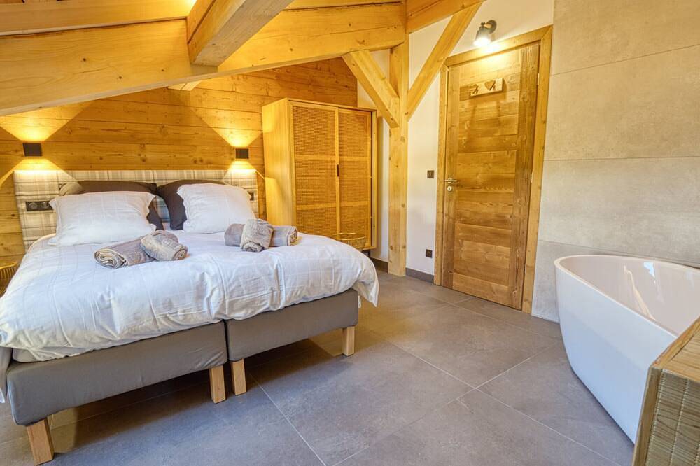 Chalet moderne avec jacuzzi et accès skis aux pieds in Notre-Dame-de-Bellecombe, Région d'Albertville