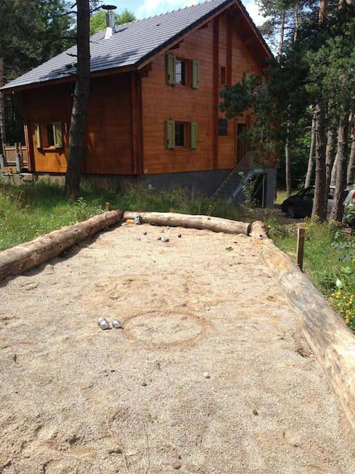 Gîte pour 14 personnes, avec vue ainsi que jardin et terrasse à Saint-Sauveur-Camprieu - 3