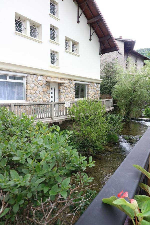 La Marionnade - Maison de village, Sauna, Balnéothérapie, Borne Ve in Cerdon (Ain), Nantua