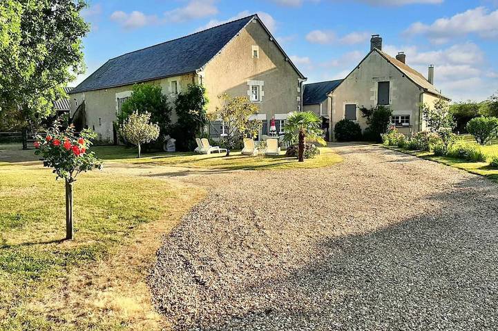 Gîte pour 3 personnes, avec jardin à Saché