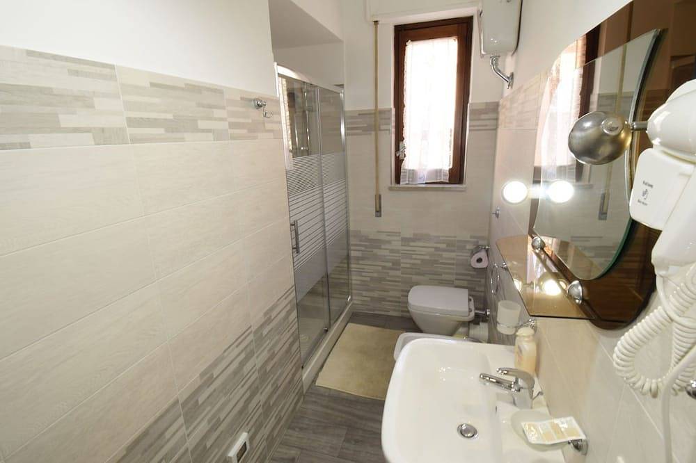 Appartamento intero, Accogliente appartamento per 2 persone con A/C, Wifi, Tv e balcone in Lascari, Provincia di Palermo