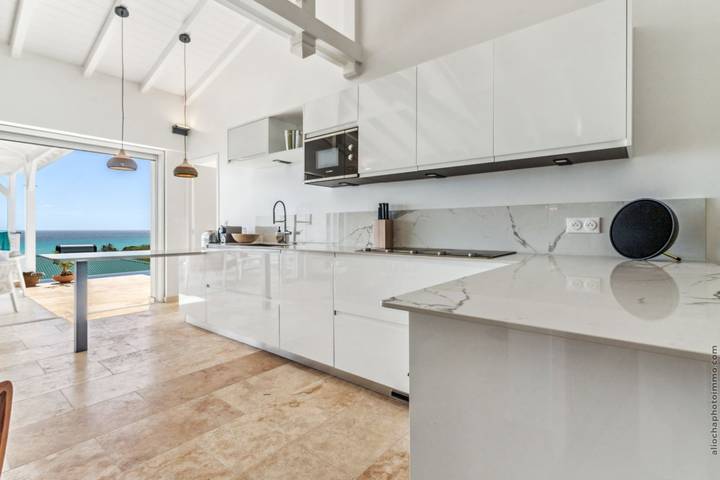 Location de vacances pour 6 personnes, avec terrasse et piscine à Le Diamant - 3