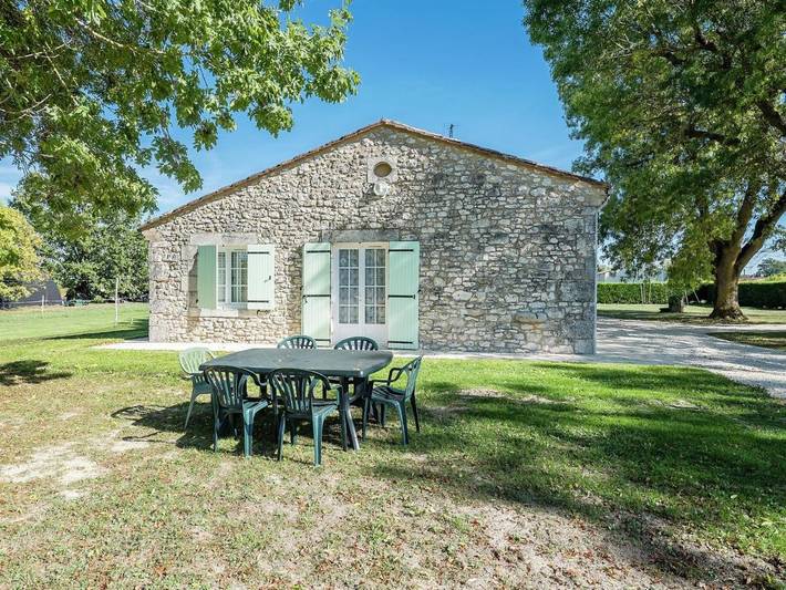 Location de vacances pour 4 personnes, avec terrasse et jardin à Saint-Nexans - 2