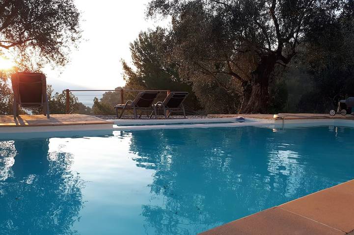 Villa pour 4 personnes, avec Terrasse ainsi que Jardin et Piscine