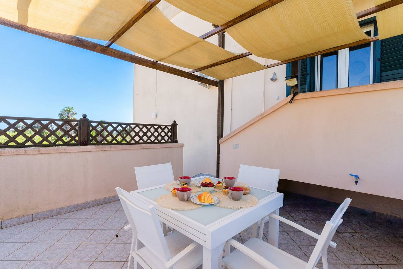 Casa Vacanze 'Garden Terrace Apartment Gallipoli' con Terrazza Privata, Giardino e Wi-Fi in Gallipoli, Golfo di Taranto