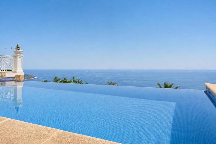Villa pour 8 personnes, avec piscine ainsi que vue et balcon à Beausoleil - 3