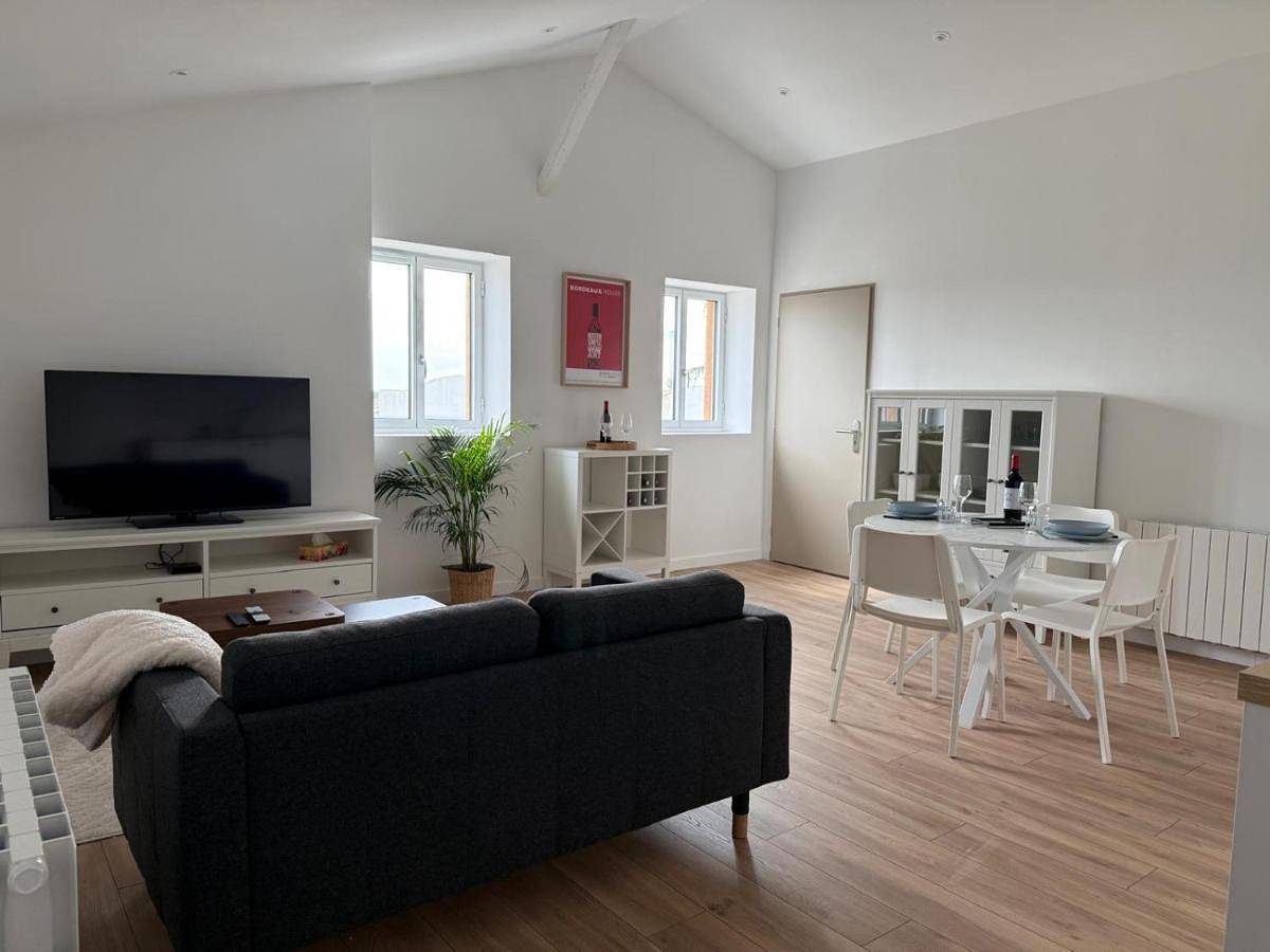 Appartement entier, Ô Vignes & Bastides " L'échappée Lapébie ", appartement cosy in Sauveterre-de-Guyenne, Région de Langon