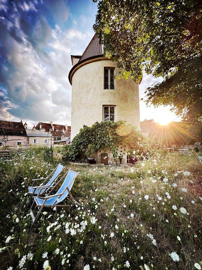 Maison d’hôte pour 2 personnes, avec vue ainsi que terrasse et jardin à Avallon