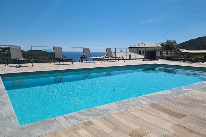 Location de vacances pour 6 personnes, avec jardin et terrasse à Santa-Maria-di-Lota