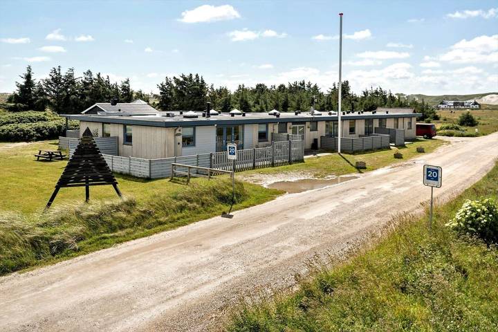 Ferieudlejning for 5 personer, med terrasse i Haurvig