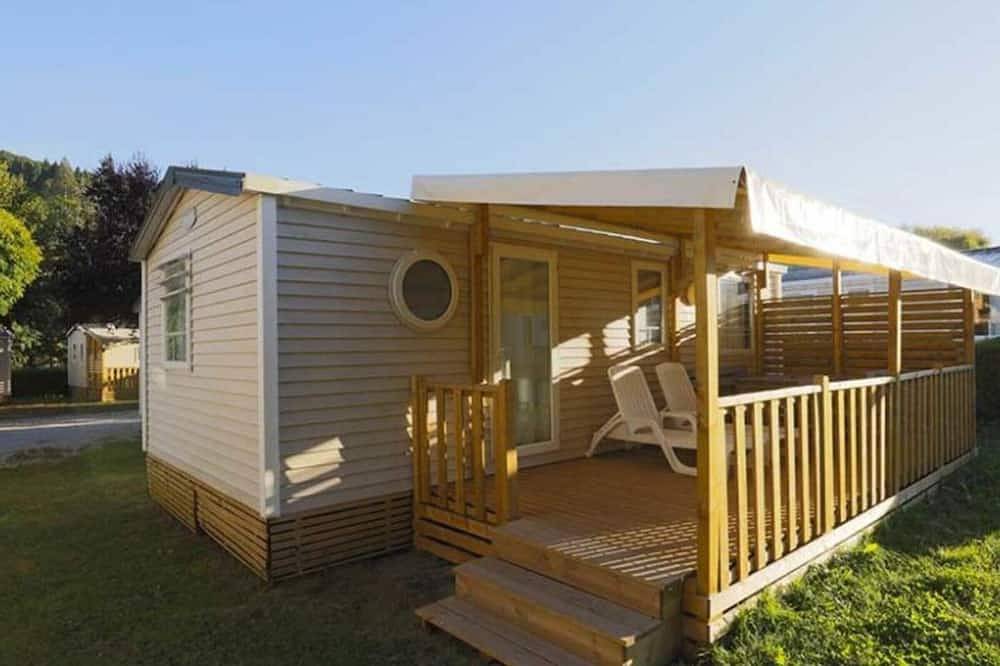 Mobile home with terrace in Saint-Geniez-d'Olt, sleeps 6 in Saint-Geniez-d'Olt-et-d'Aubrac, Parc naturel régional de l'Aubrac