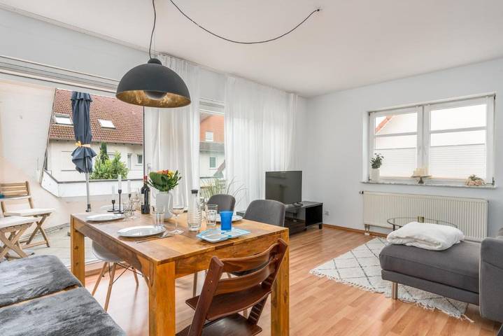 Vakantiewoning voor 7 personen, with Balkon and Terras as well as Tuin and Uitzicht in Dreieich
