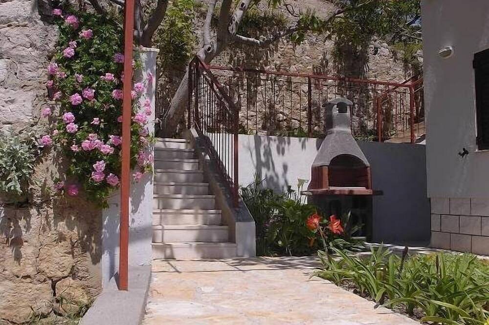 Entire apartment, Apartment in Hvar town with Balcony, Air condition, Wifi, Washing machine (221-2) in Hvar City, Hvar