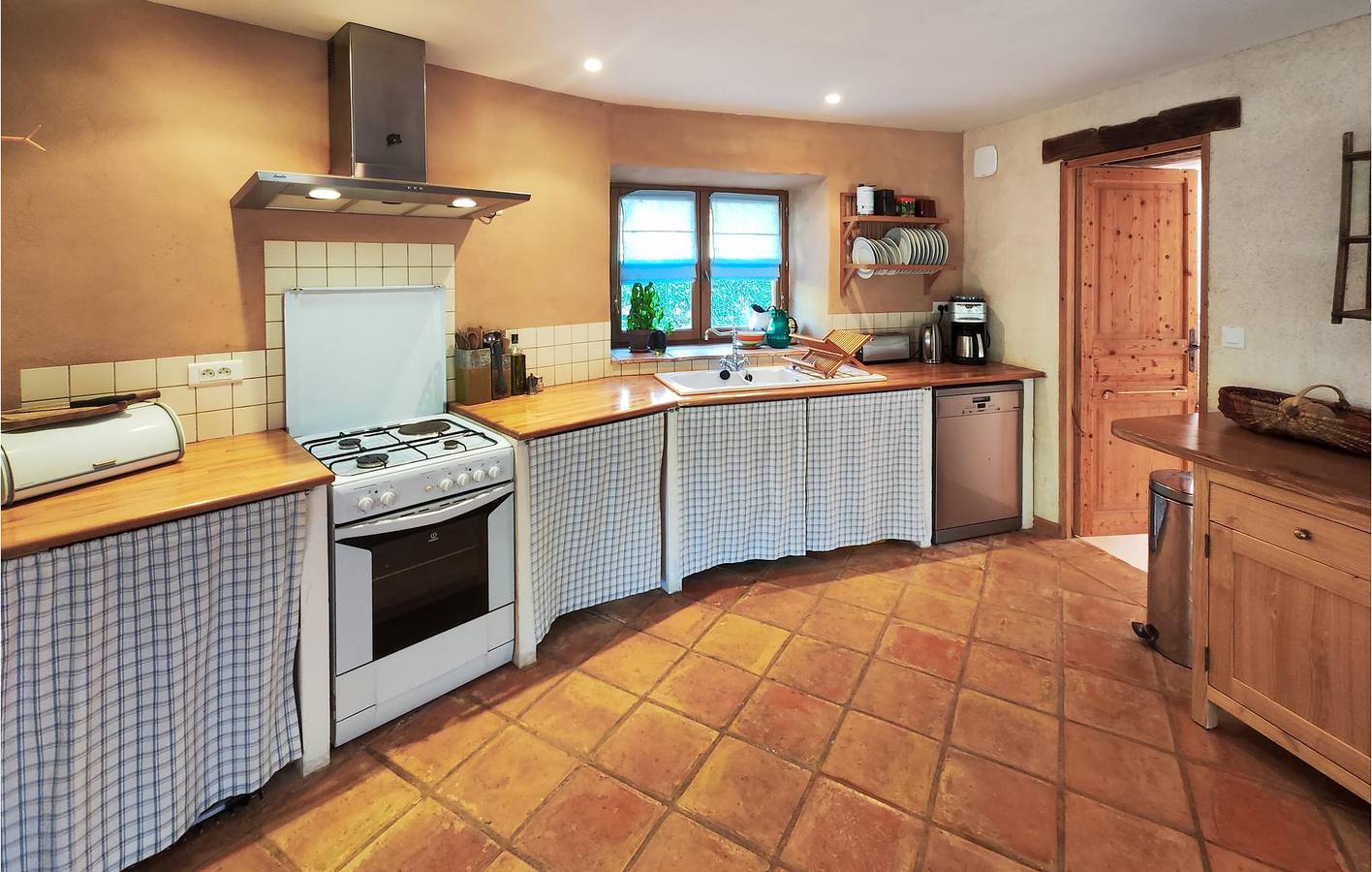 Appartement de 180m2 avec parking, TV, piscine et Internet in La Vacquerie-et-Saint-Martin-de-Castries, Région de Lodève