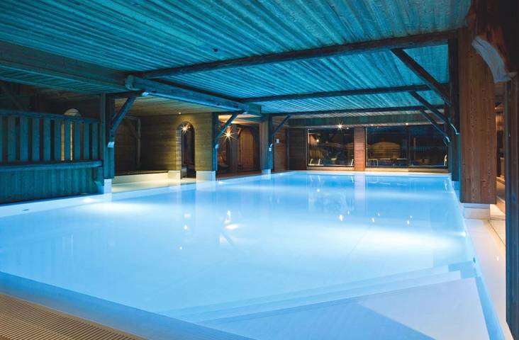Hôtel pour 2 personnes, avec Balcon et Jacuzzi ainsi que Terrasse et Piscine à Les Gets