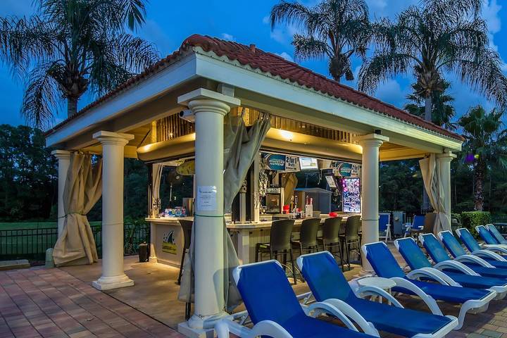 Vacation rental for 14 people, with terrace and pool as well as hot tub in Hunters Creek