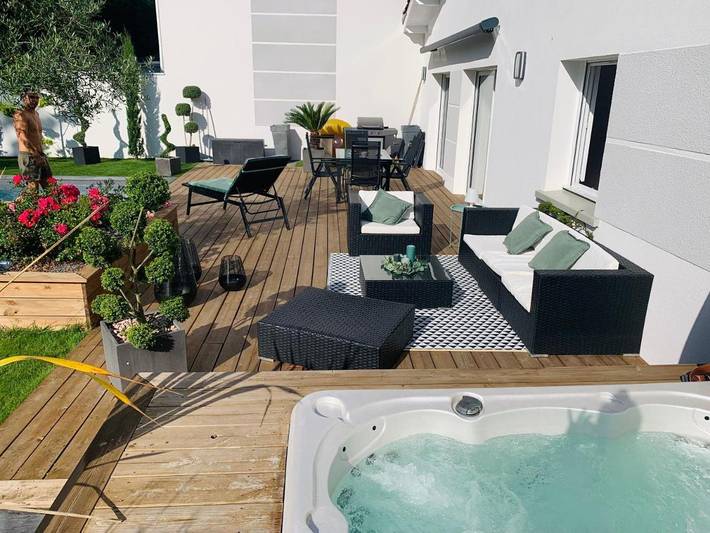 Location de vacances pour 8 personnes, avec piscine ainsi que jardin et jacuzzi à Saint-Jean-d'Illac - 4