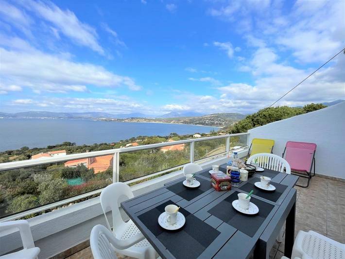 Gîte pour 6 personnes, avec Terrasse et Vue dans Plage de la Stagnola