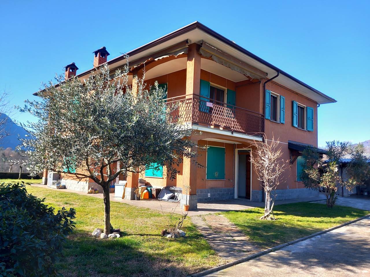 Ganze Wohnung, Apartment 'Sunset On Lake Maggiore 2 Garagen' mit Garten, Balkon und Wlan in Porto Valtravaglia, Lago Maggiore (Lombardei)