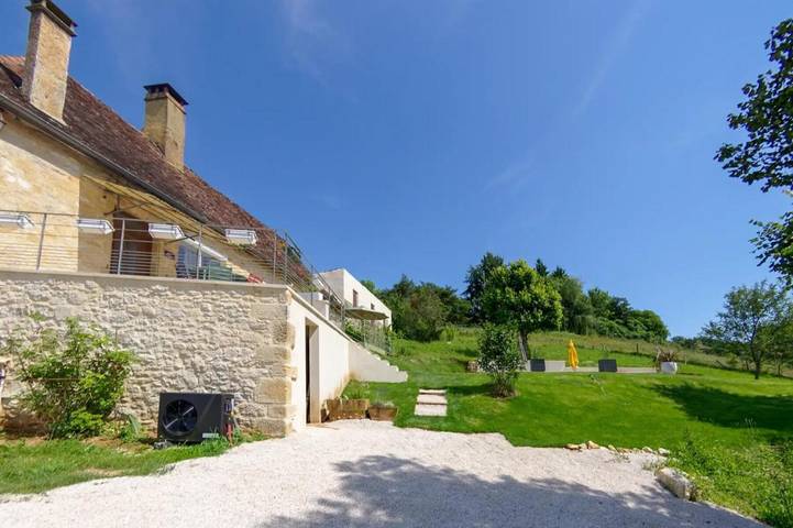 Location de vacances pour 4 personnes, avec jardin ainsi que piscine et vue, animaux acceptés à Gourdon - 3