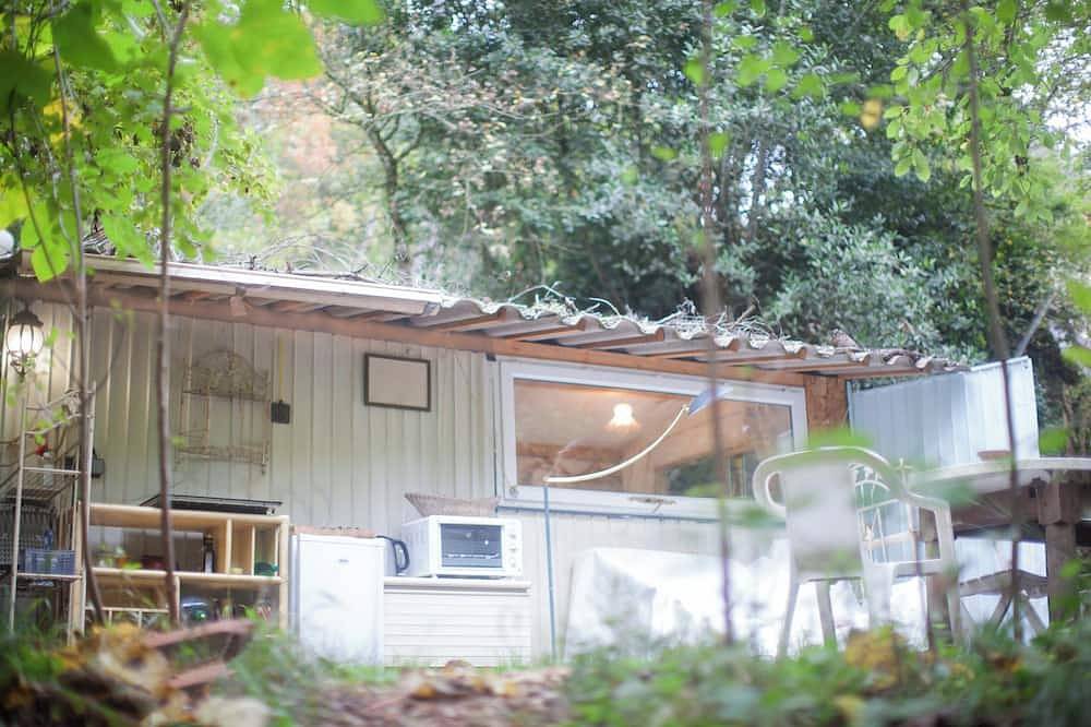 Terre libre 2, glamping. Hutt with garden and access to a river. in Fayence, Draguignan Region