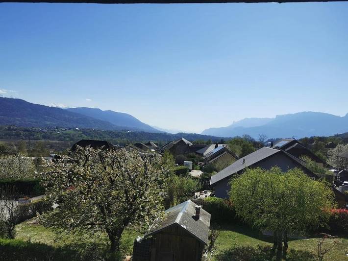 Gîte pour 4 personnes, avec Terrasse ainsi que Jardin et Vue à Burettes