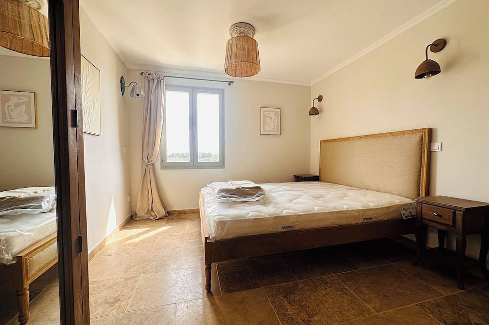 Ganze Wohnung, 2 Bedroom,  2 Bathroom Apartment near Lourmarin  - Apartment 1 in Vaugines, Regionaler Naturpark Luberon