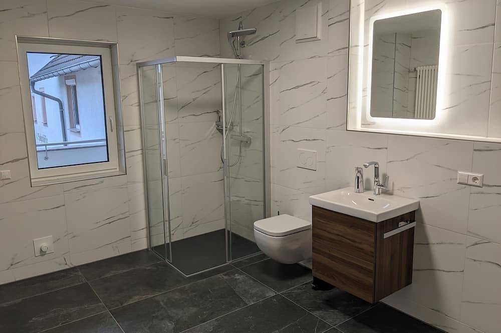 Ganze Wohnung, Ferienwohnung 2.0g- 70 qm - mit Balkon - Dirket am Bahnhof in Europa-Park, Ringsheim