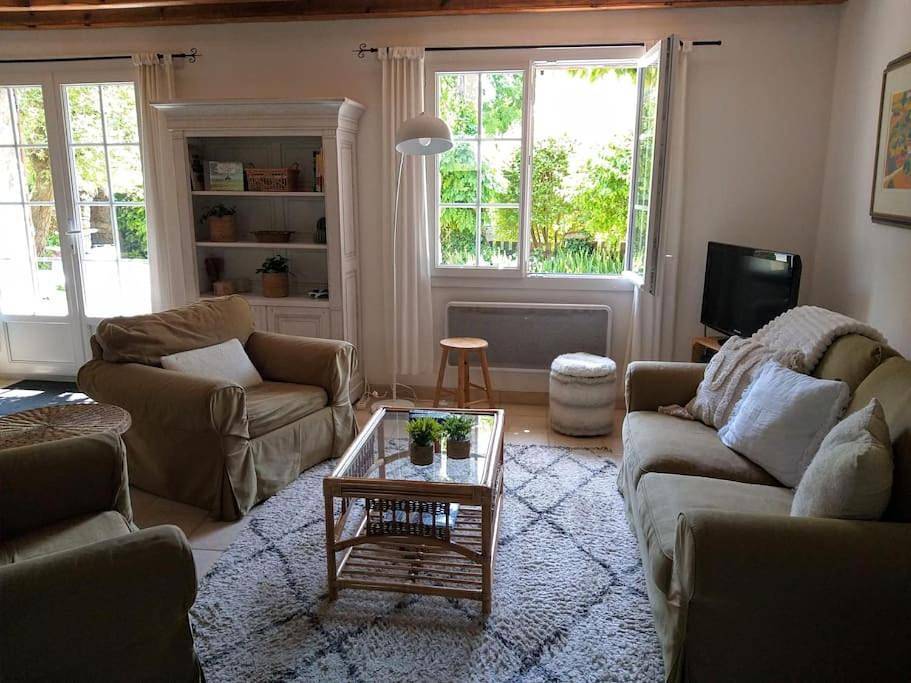 Two-Bedroom House in Champeaux, Côte de la Déroute