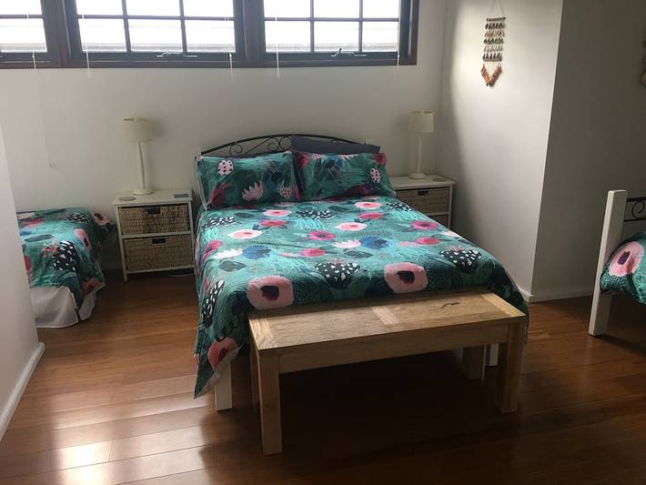 Holiday home for 10 people, with hot tub and garden in Culburra Beach