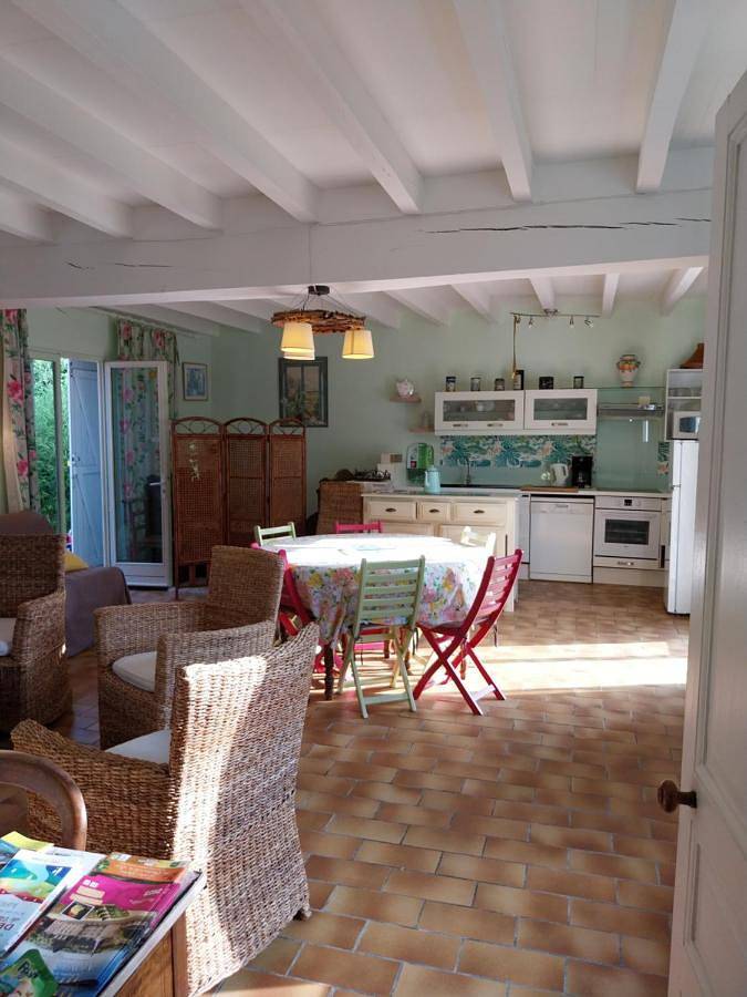 Location de vacances pour 6 personnes, avec jardin ainsi que vue et piscine à Châtillon-sur-Indre - 3