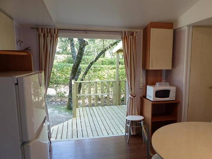 Flower Camping Le Martinet Rouge  - Mobilheim 6 personen - Mobilheim Komfort Sun Roller -35m² (3Zi) - halbüberdachte Terrasse - Klimaanlage 2/6 Pers. in Brousses-et-Villaret, Carcassonne und Umgebung
