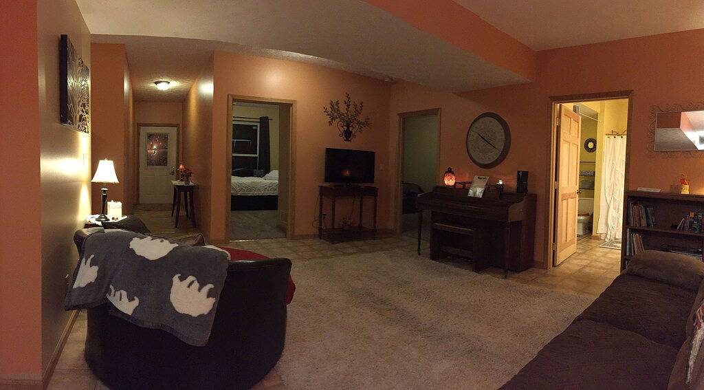 Ganze Wohnung, Komfortables Zuhause 2 1/2 mi. in die Innenstadt von Bloomington, Minuten zum Campus in Bloomington (IN), Monroe County (IN)