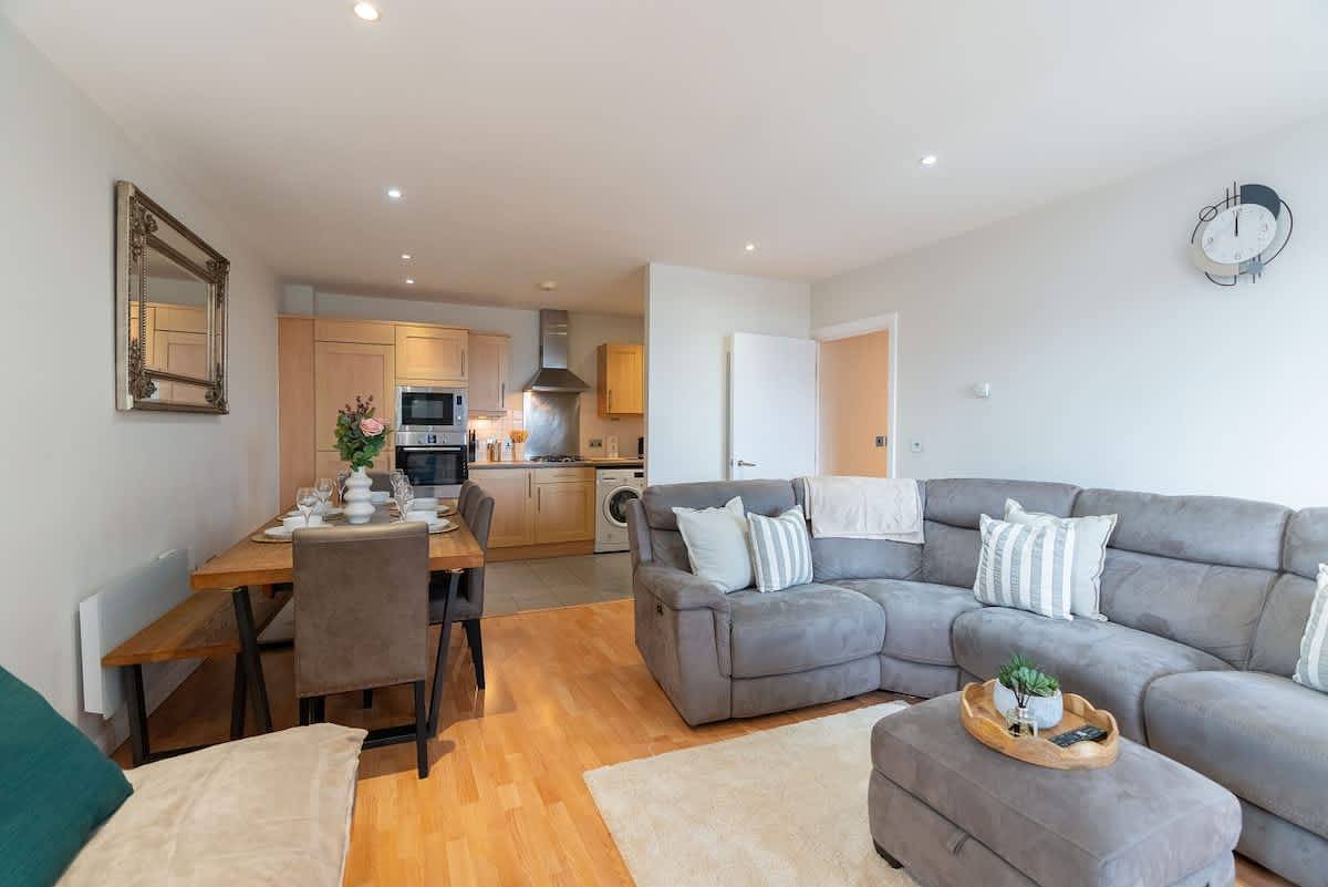 Appartement entier, Bright Watford Home | Balcony + Parking Included in Watford, Hertfordshire