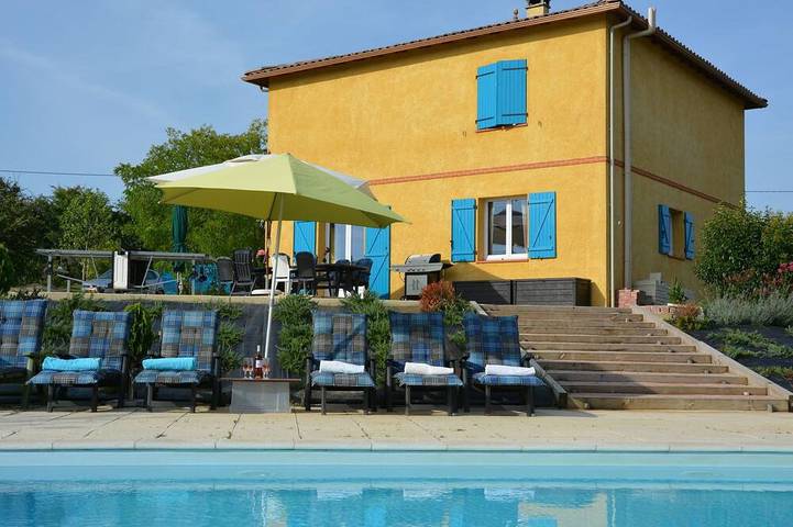 Location de vacances pour 10 personnes, avec piscine ainsi que jardin et terrasse, animaux acceptés à Piquecos
