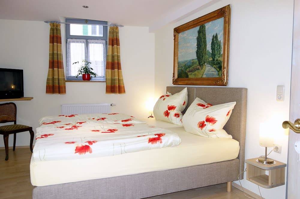 Ganze Wohnung, Gemütliche Ferienwohnung (60qm) für bis zu 4 Personen mit Küchenzeile in Sommerach, Fränkisches Weinland