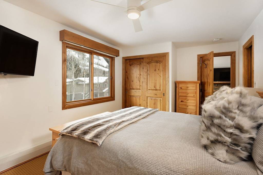 Ganze Wohnung, Unglaubliche Aussicht in offenen 2-Zimmer-Wohnung in Aspen Core! Gehen Sie zur Gondel. in Aspen, Aspen Snowmass