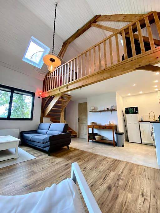 Location de vacances pour 2 personnes, avec balcon ainsi que vue et jardin à Virey