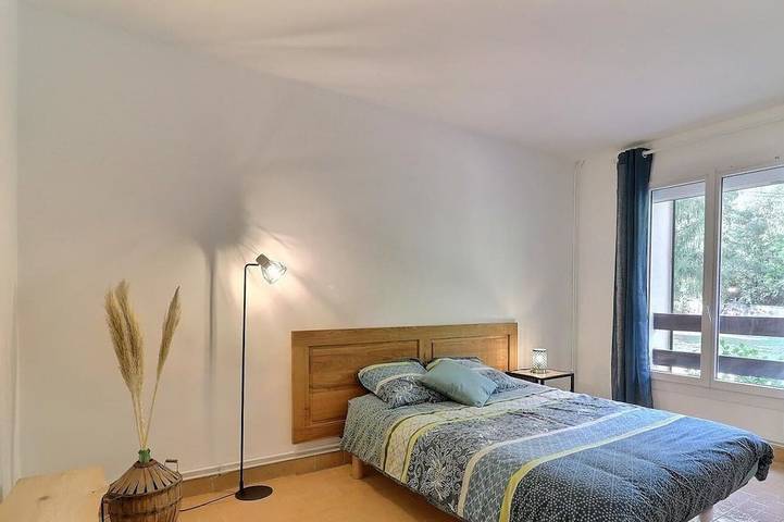 Entire apartment, Gîte Ballore and its beautiful swimming pool in Provence between Aix en Provence and Marseille in Simiane-Collongue, Mediterranean Coast (France)