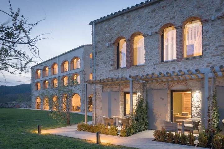 Hôtel pour 2 personnes, avec piscine ainsi que terrasse et jardin
