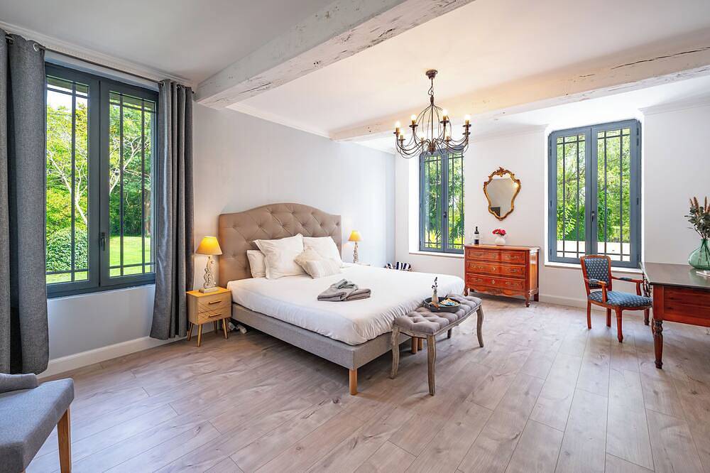 Les Bon Amis : Grand gîte 3 chambres 100m2 au bord de la rivière pour 6 personne in Fronsac, Région de Libourne