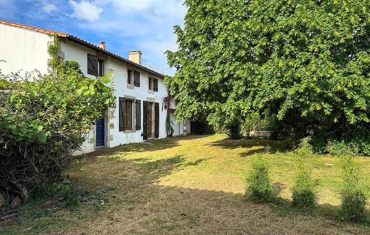 Gîte pour 10 personnes, avec Terrasse et Jardin dans les Deux-Sèvres