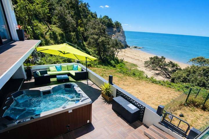 Location de vacances pour 10 personnes, avec jardin et piscine ainsi que vue et sauna dans Plage des Nonnes - 2