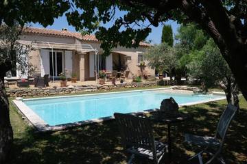Cottage pour 6 personnes, avec jardin à Mouriès